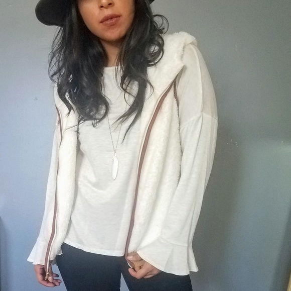 LITTLE DETAILS RELAXED CREAM TOP - Picture 7 of 7